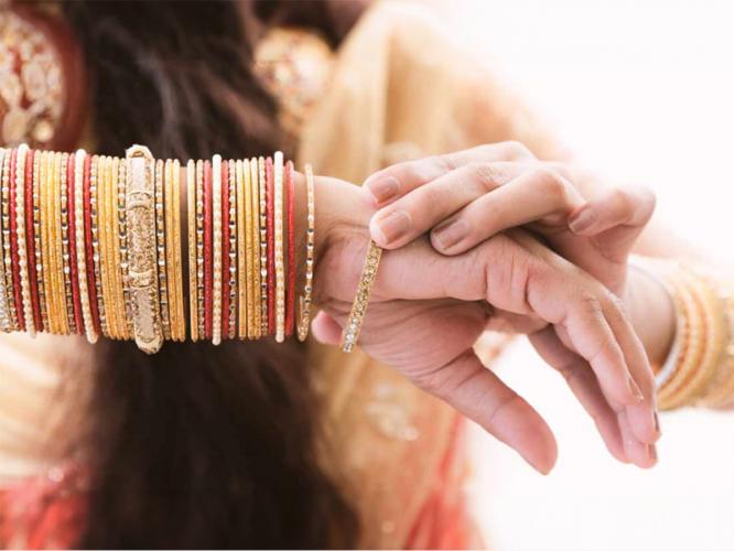 होणाऱ्या नवरीकडे असायलाच हव्या ५ प्रकारच्या बांगड्या, पाहा कोणत्या प्रसंगी कोणती बांगडी घालावी