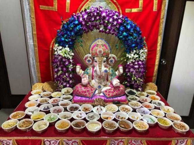 गणेशोत्सव 2025 : मोदकांचे ८ प्रकार- दर्शनाला येणाऱ्या प्रत्येकासाठी बाप्पाचा खास प्रसाद, द्या आनंदाने