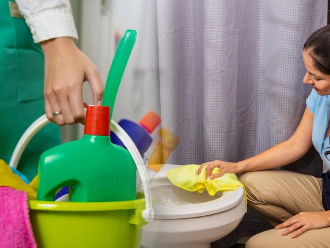 बाथरूमच्या टाईल्स खराब झाल्या? ३ टिप्स, ५ मिनिटांत बाथरूममधले डाग, चिकटपणा होईल दूर बाथरूमच्या टाईल्स खराब झाल्या? ३ टिप्स, ५ मिनिटांत बाथरूममधले डाग, चिकटपणा होईल दूर