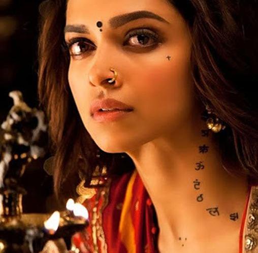 Navratri 2025 Fashion : गरब्यात सगळ्यांची नजर फक्त तुमच्यावर! पाहा ५ सुंदर ट्रेंडी बिंदी डिझाईन्स