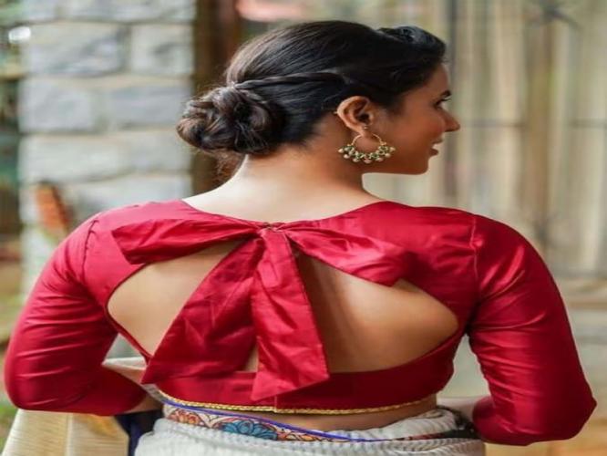मैत्रिणी म्हणतील WOW! पाहा Bow Neck Back ब्लाऊजची नवी फॅशन, भारतभर या पॅटर्नची क्रेझ