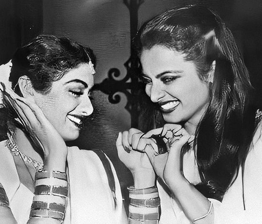 रेखा ते दीपिका! 'या' ७ हिरोईन्सने केली प्लास्टिक सर्जरी - जुने फोटो पाहून विश्वासच बसणार नाही..! रेखा ते दीपिका! 'या' ७ हिरोईन्सने केली प्लास्टिक सर्जरी - जुने फोटो पाहून विश्वासच बसणार नाही..!