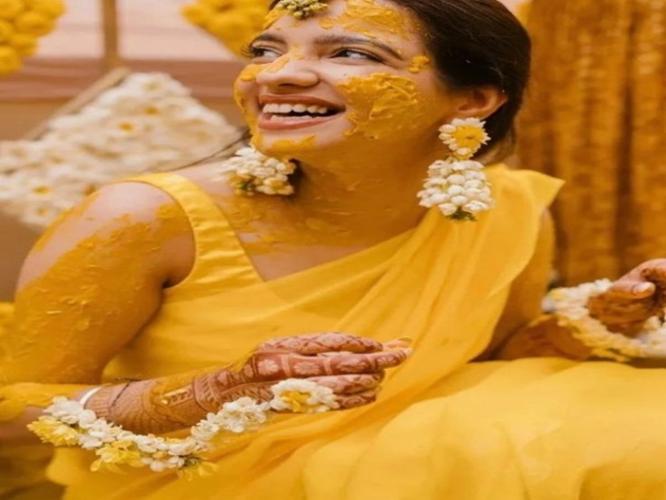 हळदी, देवब्राह्मणाच्या कार्यक्रमासाठी 'असा' करा पिवळ्या साडीतला सुंदर लूक- तुमच्यावरच खिळतील नजरा.. हळदी, देवब्राह्मणाच्या कार्यक्रमासाठी 'असा' करा पिवळ्या साडीतला सुंदर लूक- तुमच्यावरच खिळतील नजरा..