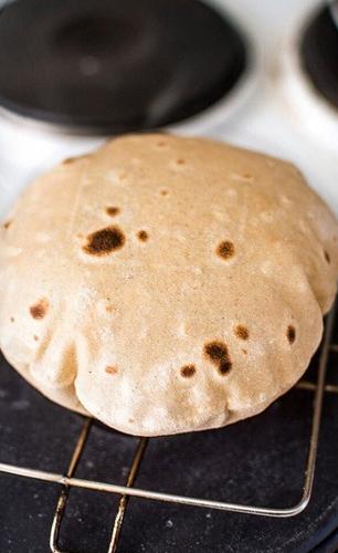 थंडीत चपात्या वातड पडतात-काठ कडक होतात? ८ टिप्स, ४ दिवस मऊसूत-नरम राहतील चपात्या