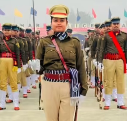 DSP Chitra Kumari : कोचिंगसाठी नव्हते पैसे; वडिलांनी शिक्षणासाठी जमीन विकली, लेक २० व्या वर्षी DSP झाली DSP Chitra Kumari : कोचिंगसाठी नव्हते पैसे; वडिलांनी शिक्षणासाठी जमीन विकली, लेक २० व्या वर्षी DSP झाली