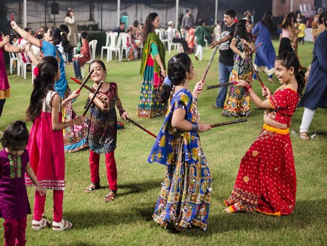 Navratri 2025 : लहान मुलामुलींसाठी खास नवरात्र स्पेशल कुर्ते आणि घागराचोली-पाहा खास मुलांच्या कपड्यांचं कलेक्शन