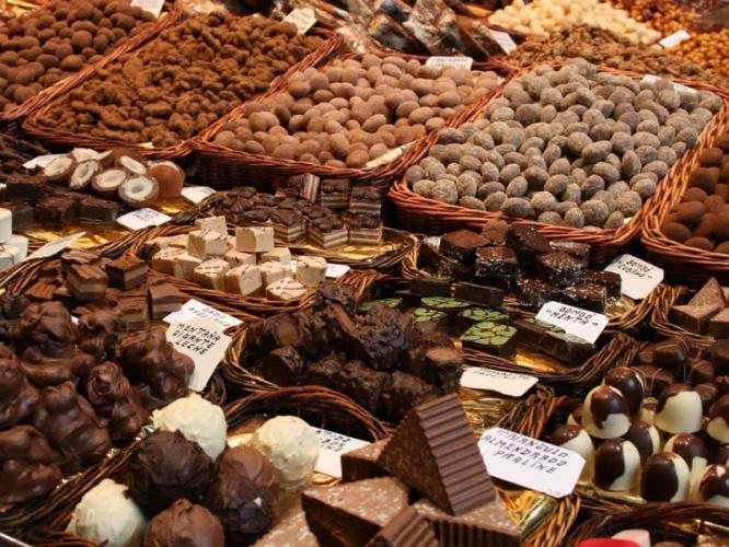 World Chocolate Day 2025: डाएट म्हणूनच बिंधास्त चॉकलेट खाणारे सेलिब्रिटी, काहींचा तर अजबच चॉकलेट फंडा World Chocolate Day 2025: डाएट म्हणूनच बिंधास्त चॉकलेट खाणारे सेलिब्रिटी, काहींचा तर अजबच चॉकलेट फंडा