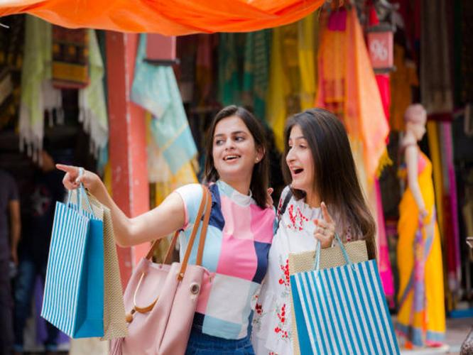 दंड जाडजूड आणि पोटही सुटलंय? ‘असे’ कपडे निवडा-लाखांत देखण्या आणि सुडौल दिसाल.. दंड जाडजूड आणि पोटही सुटलंय? ‘असे’ कपडे निवडा-लाखांत देखण्या आणि सुडौल दिसाल..