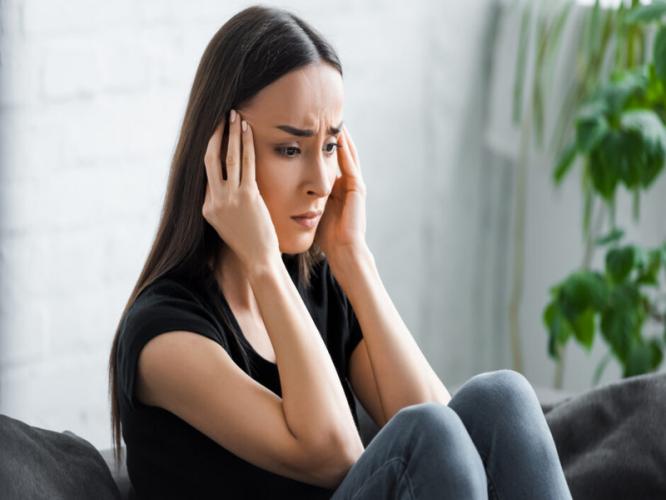डोक्यात सतत विचार चालू आहेत? निराशा वाढतेय आणि भीती वाटतेय? मग या काही कृती करा नक्की आराम मिळेल डोक्यात सतत विचार चालू आहेत? निराशा वाढतेय आणि भीती वाटतेय? मग या काही कृती करा नक्की आराम मिळेल