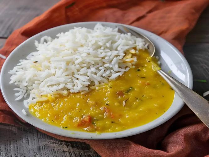 आमटी म्हणजे फोडणीची कमाल!! पाहा १-२ नाही तर आमटी आणि वरणाचे चविष्ट ८ प्रकार आमटी म्हणजे फोडणीची कमाल!! पाहा १-२ नाही तर आमटी आणि वरणाचे चविष्ट ८ प्रकार