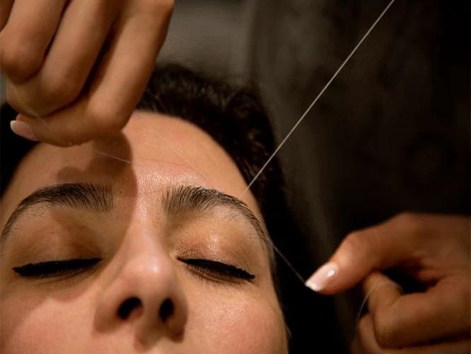 चेहऱ्यासाठी परफेक्ट आयब्रो कशी निवडाल? पाहा ६ प्रकार आणि आयब्रो जाड होण्यासाठी खास टिप चेहऱ्यासाठी परफेक्ट आयब्रो कशी निवडाल? पाहा ६ प्रकार आणि आयब्रो जाड होण्यासाठी खास टिप