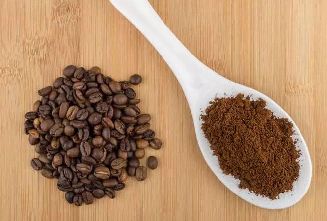 फक्त २ रुपयांची कॉफी खुलवेल तुमचं सौंदर्य, महागडे कॉस्मेटिक्सही पडतील फिके, बघा कशी वापरायची कॉफी