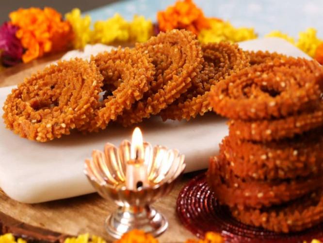 Diwali Special : चकलीचे ९ प्रकार, कुरकुरीत चकली फराळाच्या ताटात हवीच