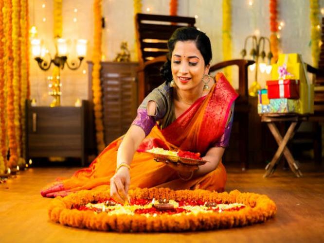 Simple Diwali Rangoli Designs : रांगोळी काढता येत नाही? पाच मिनिटांत काढायला शिका सुंदर डिझाइन Simple Diwali Rangoli Designs : रांगोळी काढता येत नाही? पाच मिनिटांत काढायला शिका सुंदर डिझाइन
