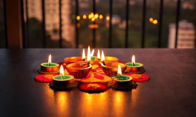 पणती सजविण्याच्या एकापेक्षा एक सुंदर ६ आयडिया, नुसत्याच रंगरंगोटीपेक्षा असं काहीतरी कल्पक करा....