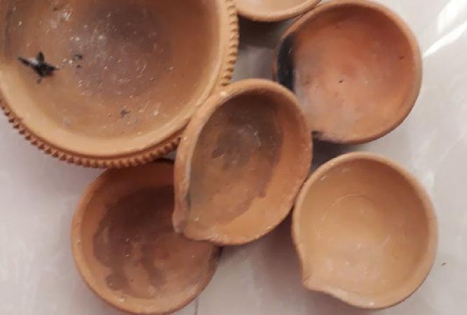 दिवाळीत वापरलेल्या पणत्या-मेणबत्त्या फेकू नका! ५ पद्धतीने पुन्हा वापरा, घर दिसेल अधिक सुंदर-स्वच्छ दिवाळीत वापरलेल्या पणत्या-मेणबत्त्या फेकू नका! ५ पद्धतीने पुन्हा वापरा, घर दिसेल अधिक सुंदर-स्वच्छ