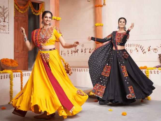 फक्त एक ओढणी आणि मिळेल स्पेशल गरबा लूक! दिसाल चारचौघीत उठून - ट्रेंडी, स्टायलिश आऊटफिट रेडी...