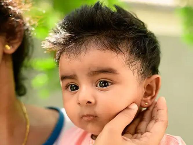 बाळाचे कान टोचताना टाळा ६ चुका, नाहीतर लहान बाळाला होते मोठे इन्फेक्शन-वाढते दुखण... बाळाचे कान टोचताना टाळा ६ चुका, नाहीतर लहान बाळाला होते मोठे इन्फेक्शन-वाढते दुखण...