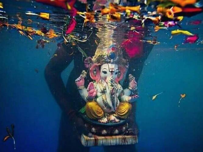Ganpati Visarjan 2022 : लाडक्या बाप्पाचे विसर्जन करताना 'या' ५ गोष्टी लक्षात ठेवा; बाप्पा नक्की होतील आनंदी Ganpati Visarjan 2022 : लाडक्या बाप्पाचे विसर्जन करताना 'या' ५ गोष्टी लक्षात ठेवा; बाप्पा नक्की होतील आनंदी