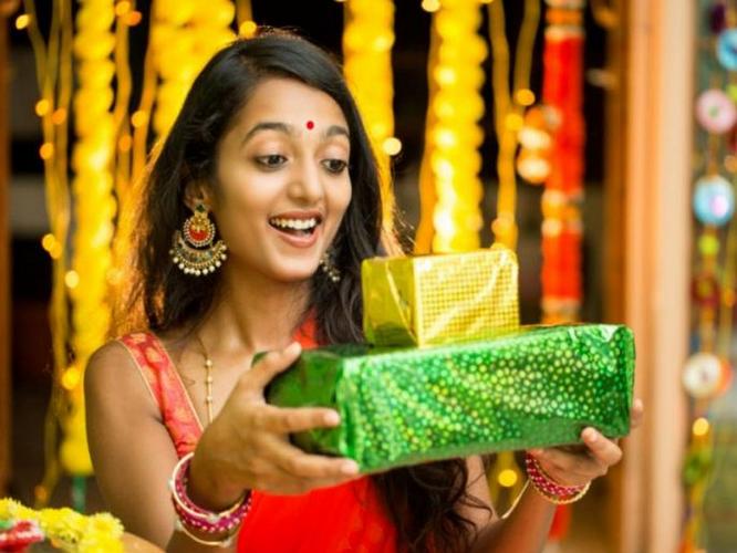 Rakshabandhan gift ideas : चांदीच्या नाजूक मंगळसुत्रांचे ७ डिझाइन्स, खिशाला परवडेल आणि बहिणीलाही आवडेल Rakshabandhan gift ideas : चांदीच्या नाजूक मंगळसुत्रांचे ७ डिझाइन्स, खिशाला परवडेल आणि बहिणीलाही आवडेल
