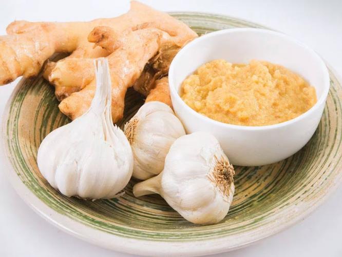 तुम्हीही आलं- लसूण एकत्र वाटून पदार्थांमध्ये घालता? 'ही' चूक केल्याने काय नुकसान होतं ते वाचाच.. तुम्हीही आलं- लसूण एकत्र वाटून पदार्थांमध्ये घालता? 'ही' चूक केल्याने काय नुकसान होतं ते वाचाच..