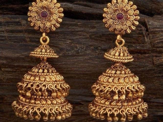 लाडक्या लेकीसाठी घ्या १ ग्रॅम सोन्याचे झुमके, कमी बजेटमध्ये एकापेक्षा एक भारी डिझाइन्स - पाहा सुंदर पॅटर्न... लाडक्या लेकीसाठी घ्या १ ग्रॅम सोन्याचे झुमके, कमी बजेटमध्ये एकापेक्षा एक भारी डिझाइन्स - पाहा सुंदर पॅटर्न...