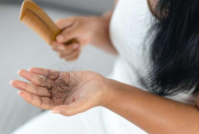 कोरड्या-खराट्यासारख्या केसांवर जादू करेल 'हा' हेअर मास्क, केस होतील मऊ, सुळसुळीत आणि काळेभोर कोरड्या-खराट्यासारख्या केसांवर जादू करेल 'हा' हेअर मास्क, केस होतील मऊ, सुळसुळीत आणि काळेभोर