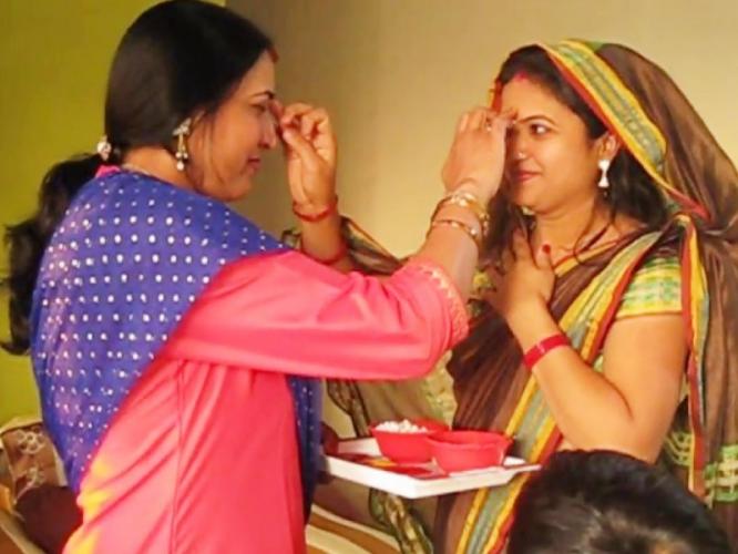 गौरी पूजनासाठी घरी आलेल्या महिलांना काय गिफ्ट द्याल? ही घ्या यादी, बजेट कमी-वस्तू आकर्षक गौरी पूजनासाठी घरी आलेल्या महिलांना काय गिफ्ट द्याल? ही घ्या यादी, बजेट कमी-वस्तू आकर्षक