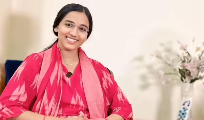 Harshita Dave : रील बनवण्याची आवड पण स्वप्न मोठी; २२ व्या वर्षी झाली डेप्युटी कलेक्टर, तुम्हीही कराल कौतुक