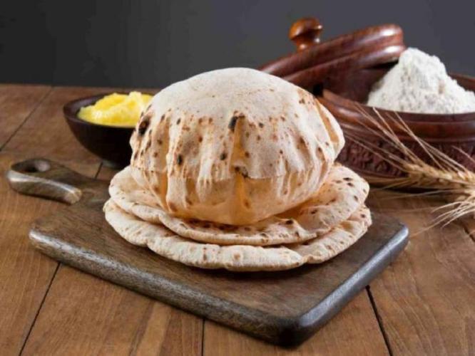 सकाळच्या गार चपात्या कुकरमध्ये एका मिनिटांत करा गरम, पाहा इस्टंट ट्रिक-रोज खा गरमागरम चपात्या... सकाळच्या गार चपात्या कुकरमध्ये एका मिनिटांत करा गरम, पाहा इस्टंट ट्रिक-रोज खा गरमागरम चपात्या...