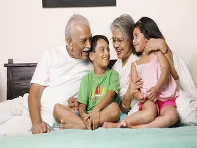 आजीआजोबांच्या सहवासात वाढलेल्या मुलांमध्ये असतात ६ गुण! मायेसोबतच मिळते जीवाभावाची मैत्रीही... आजीआजोबांच्या सहवासात वाढलेल्या मुलांमध्ये असतात ६ गुण! मायेसोबतच मिळते जीवाभावाची मैत्रीही...