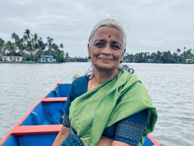 अवघे पाऊणशे वयमान! सत्तरीत जग फिरण्याचं स्वप्न; ३५ देशांची सोलो ट्रिप, कोण आहे 'ट्रॅव्हल अम्मा'? अवघे पाऊणशे वयमान! सत्तरीत जग फिरण्याचं स्वप्न; ३५ देशांची सोलो ट्रिप, कोण आहे 'ट्रॅव्हल अम्मा'?