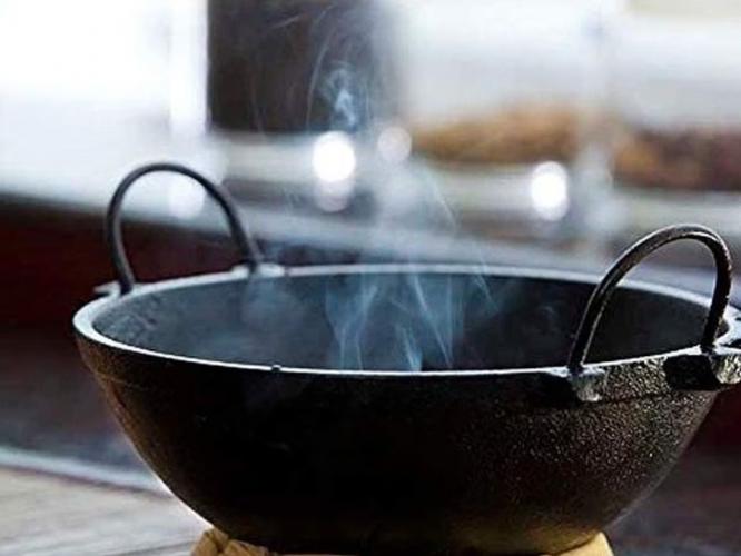 लोखंडी कढईत 'या' भाज्या केल्यास आणखी वाढेल चव, सोबतच मिळतील भरपूर पोषक तत्व लोखंडी कढईत 'या' भाज्या केल्यास आणखी वाढेल चव, सोबतच मिळतील भरपूर पोषक तत्व