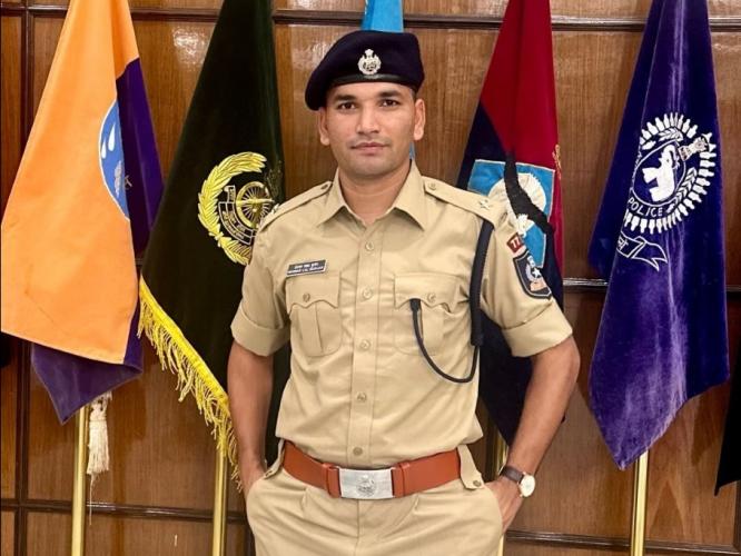 शाब्बास पोरा! ६ वेळा नापास, ३ वेळा UPSC क्रॅक; शेतकरी वडिलांच्या सल्ल्याने लेक झाला IPS