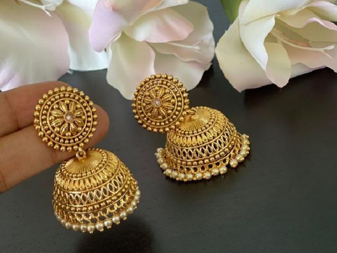 व्हाट झुमका!! दिवाळीत शोभून दिसतील 'असे' झुमक्याचे ५ पॅटर्न, साध्या लूकवरही दिसाल सुंदर व्हाट झुमका!! दिवाळीत शोभून दिसतील 'असे' झुमक्याचे ५ पॅटर्न, साध्या लूकवरही दिसाल सुंदर
