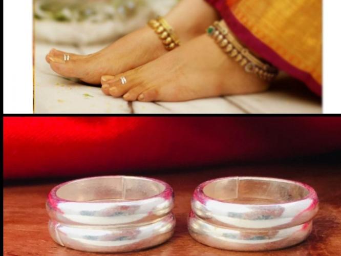 श्रावणानिमित्त बाजारात आले कमी वजनाच्या चांदीच्या जोडव्यांचे सुंदर डिझाईन्स! बघून सांगा कोणतं आवडलं? श्रावणानिमित्त बाजारात आले कमी वजनाच्या चांदीच्या जोडव्यांचे सुंदर डिझाईन्स! बघून सांगा कोणतं आवडलं?