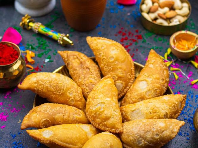 करंज्या तेलात फुटतात, मऊ पडतात? ७ टिप्स - होतील खुसखुशीत, एकही करंजी फुटणारी नाही