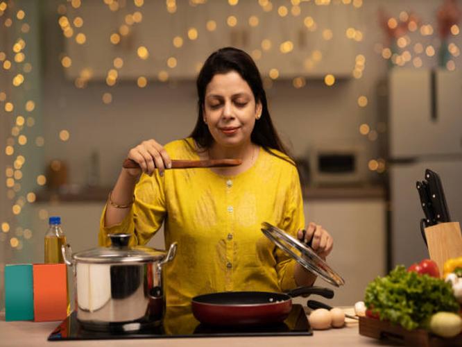 आमच्या कोकणचो रुबाब भारी! पाहा कोकणातील 'हे' पारंपरिक पदार्थ, सकस-साधेसोपे आणि स्वादिष्ट आमच्या कोकणचो रुबाब भारी! पाहा कोकणातील 'हे' पारंपरिक पदार्थ, सकस-साधेसोपे आणि स्वादिष्ट
