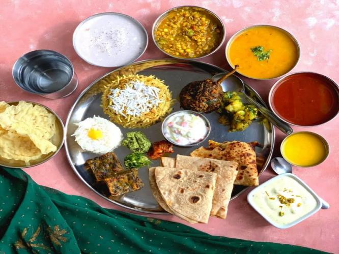 Kolhapuri veg food : जगात भारी कोल्हापूरी! पश्चिम महाराष्ट्रातील खास १० पदार्थ, तोंडाला पाणी सुटेल Kolhapuri veg food : जगात भारी कोल्हापूरी! पश्चिम महाराष्ट्रातील खास १० पदार्थ, तोंडाला पाणी सुटेल