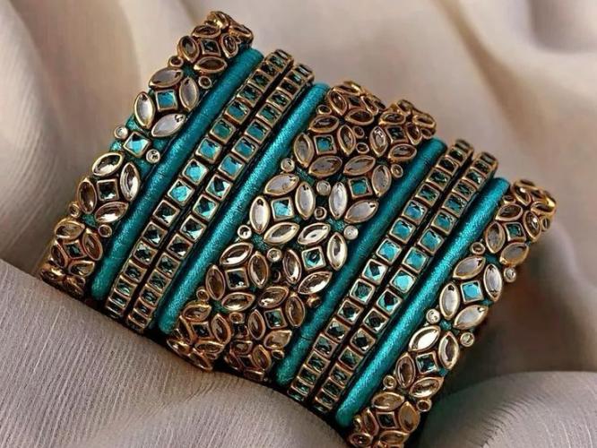 लग्नसमारंभात उठून दिसतात कुंदन बांगड्या घातलेले हात, पाहा ५ लेटेस्ट- सुंदर कुंदन चुडी सेट लग्नसमारंभात उठून दिसतात कुंदन बांगड्या घातलेले हात, पाहा ५ लेटेस्ट- सुंदर कुंदन चुडी सेट