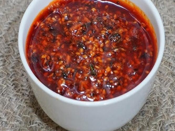 मराठवाडा स्पेशल रेसिपी: तोंडाला चव आणणारा झणझणीत लसणाचा भुरका, महिनाभर टिकणारा पदार्थ मराठवाडा स्पेशल रेसिपी: तोंडाला चव आणणारा झणझणीत लसणाचा भुरका, महिनाभर टिकणारा पदार्थ