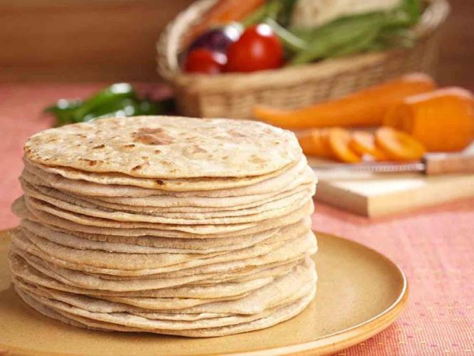चपात्या खूप उरल्या? ७ टिप्स-दुसऱ्या दिवशीही राहतील ताज्या, ‘यापद्धतीने’ डब्यात ठेवा... चपात्या खूप उरल्या? ७ टिप्स-दुसऱ्या दिवशीही राहतील ताज्या, ‘यापद्धतीने’ डब्यात ठेवा...