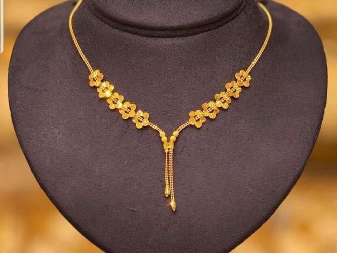 लग्नसराई स्पेशल: कमी सोन्यामध्ये येणाऱ्या नेकलेसचे नाजुक डिझाईन्स, लेकीला, सुनेला घ्या सुंदर दागिना लग्नसराई स्पेशल: कमी सोन्यामध्ये येणाऱ्या नेकलेसचे नाजुक डिझाईन्स, लेकीला, सुनेला घ्या सुंदर दागिना