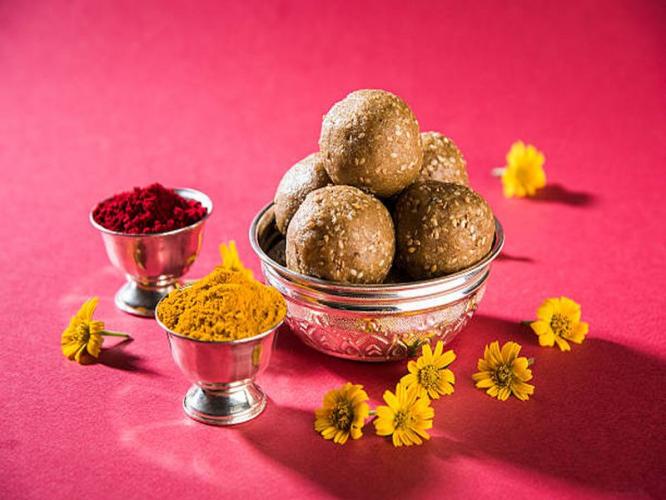 Makar Sankranti 2026 : संक्रातीच्या हळदीकुंकवासाठी हवाच सुंदर कुंकवाचा करंडा, पाहा करंड्यांचे १० सुंदर नवे प्रकार... Makar Sankranti 2026 : संक्रातीच्या हळदीकुंकवासाठी हवाच सुंदर कुंकवाचा करंडा, पाहा करंड्यांचे १० सुंदर नवे प्रकार...