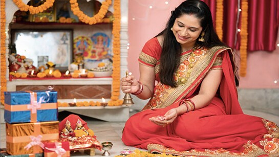 घरातलेच साहित्य वापरून १० मिनिटांत करा मंगळागौरीची आकर्षक सजावट- सगळेच करतील कौतूक घरातलेच साहित्य वापरून १० मिनिटांत करा मंगळागौरीची आकर्षक सजावट- सगळेच करतील कौतूक