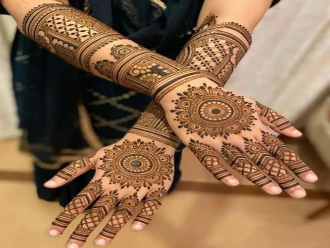मेहेंदी लावायची म्हणून लेक हट्ट करते? पाहा लहान मुलींच्या नाजूक हातांसाठी मेहेंदीच्या ६ सुंदर डिझाइन्स! मेहेंदी लावायची म्हणून लेक हट्ट करते? पाहा लहान मुलींच्या नाजूक हातांसाठी मेहेंदीच्या ६ सुंदर डिझाइन्स!