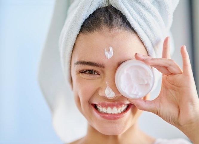Monsoon skin care : पावसाळ्यात चेहऱ्यावर लावा ५ गोष्टी, कोरड्या-तेलकट त्वचेपासून होईल सुटका- दिवसभर दिसाल फ्रेश Monsoon skin care : पावसाळ्यात चेहऱ्यावर लावा ५ गोष्टी, कोरड्या-तेलकट त्वचेपासून होईल सुटका- दिवसभर दिसाल फ्रेश