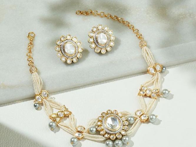 लग्नात नवरीच्याच नाहीतर ताई-वहिनी-नणंदबाईंच्या गळ्यातही शोभून दिसतो चोकर! पाहा ५ सुंदर डिझाइन्स