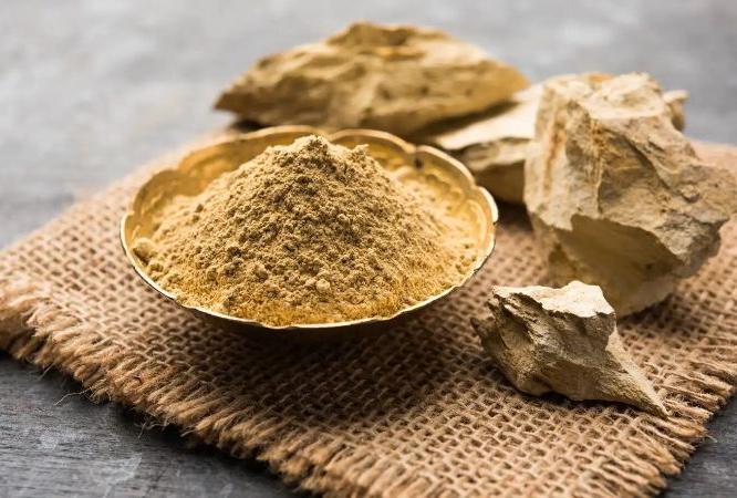 उन्हाळ्यात 'या' पद्धतीने चेहऱ्यावर लावा मुलतानी माती, त्वचेला मिळेल गारवा, जळजळ-टॅनिंग होईल कमी उन्हाळ्यात 'या' पद्धतीने चेहऱ्यावर लावा मुलतानी माती, त्वचेला मिळेल गारवा, जळजळ-टॅनिंग होईल कमी