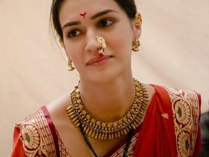 नथीचा नखरा! लग्नसराईत काठपदराच्या साडीवर हवाच नथीचा ठसठसशीत आकडा, पाहा सुंदर डिझाइन्स - पारंपरिक आणि मॉडर्न नथीचा नखरा! लग्नसराईत काठपदराच्या साडीवर हवाच नथीचा ठसठसशीत आकडा, पाहा सुंदर डिझाइन्स - पारंपरिक आणि मॉडर्न